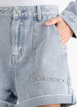 Load image into Gallery viewer, Stud shorts
